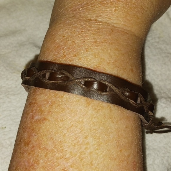 Handmade Leather Unisex Bracelet - Picture 2 of 4
